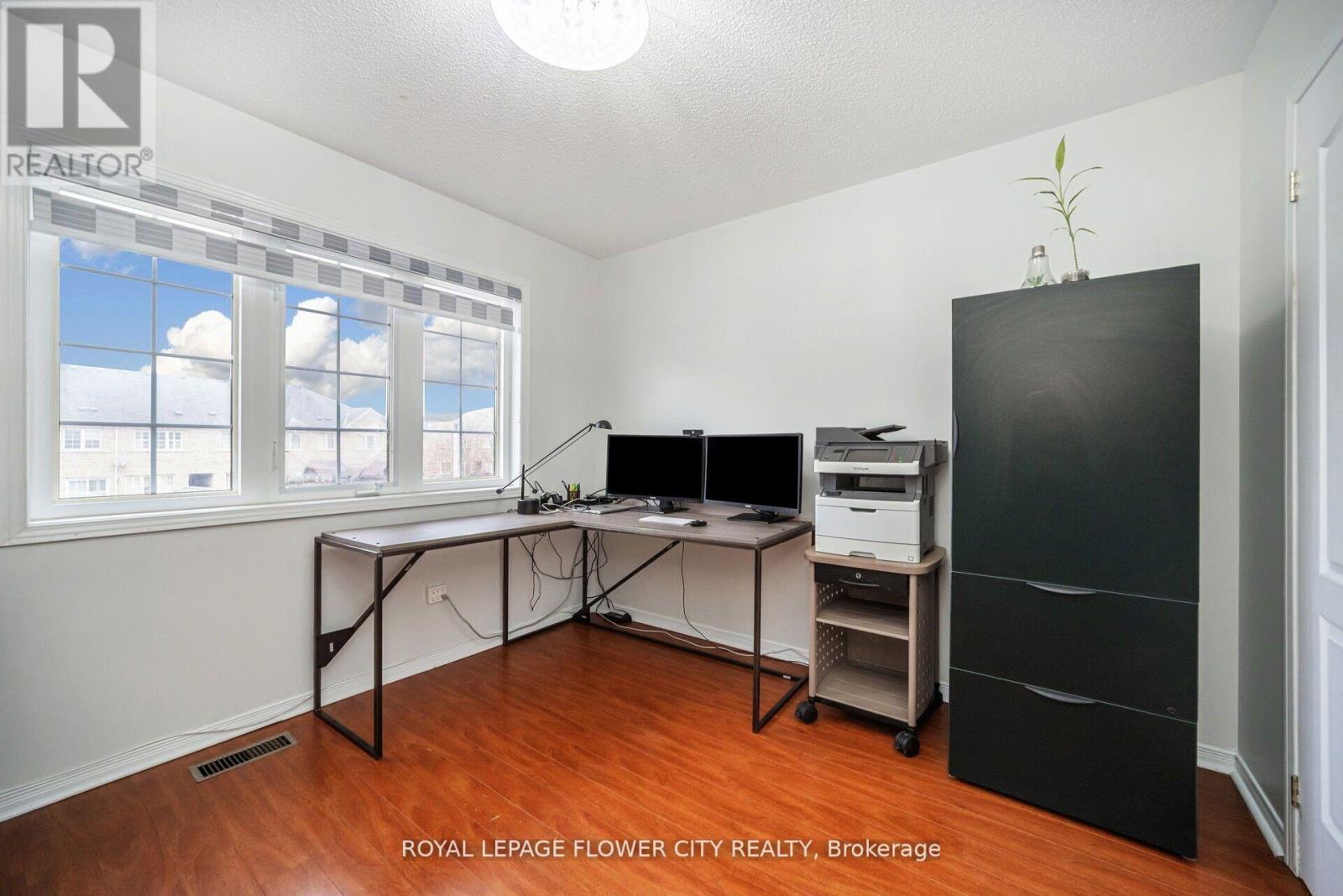 Photo 40 of 23 Eagle Trace Drive, Brampton ON