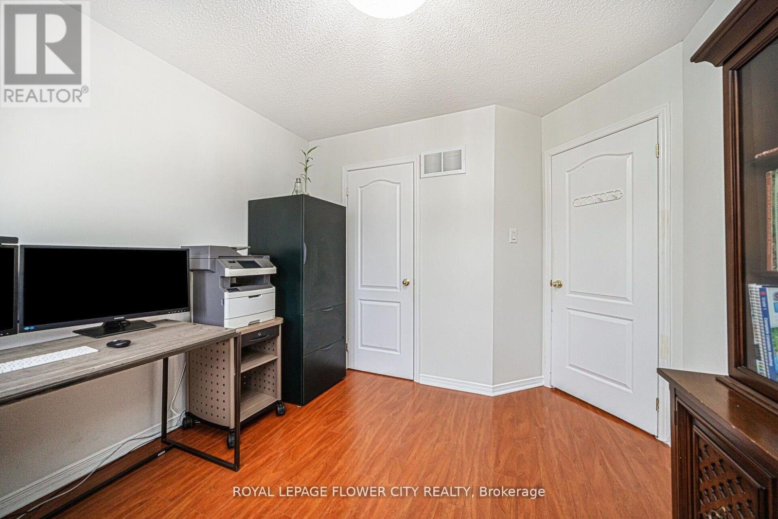 Photo 13 of 23 Eagle Trace Drive, Brampton ON