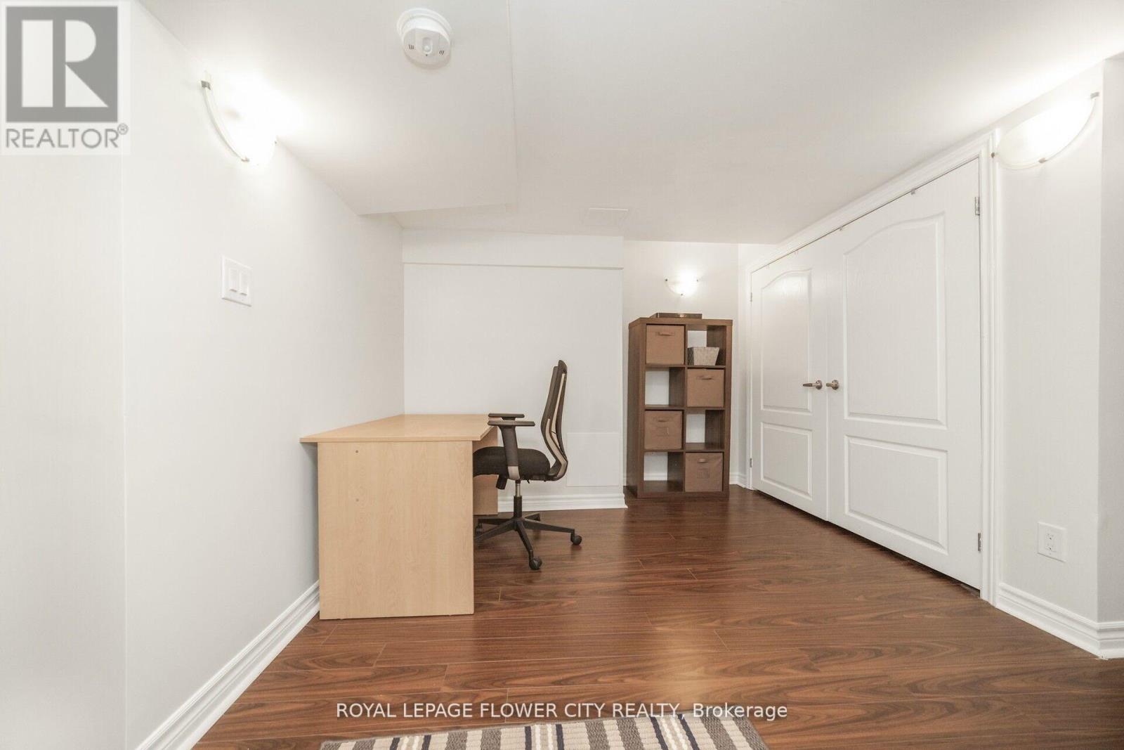 Photo 11 of 23 Eagle Trace Drive, Brampton ON