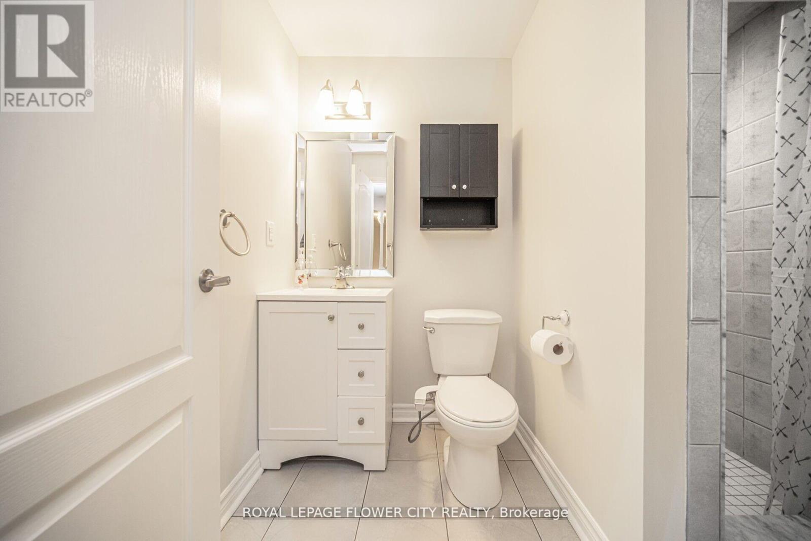 Photo 8 of 23 Eagle Trace Drive, Brampton ON