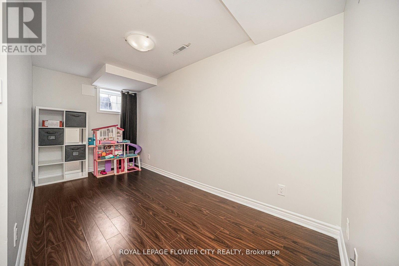 Photo 7 of 23 Eagle Trace Drive, Brampton ON