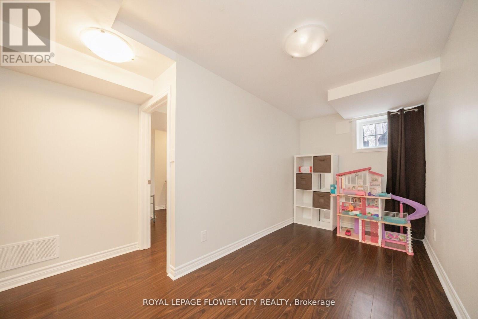 Photo 20 of 23 Eagle Trace Drive, Brampton ON