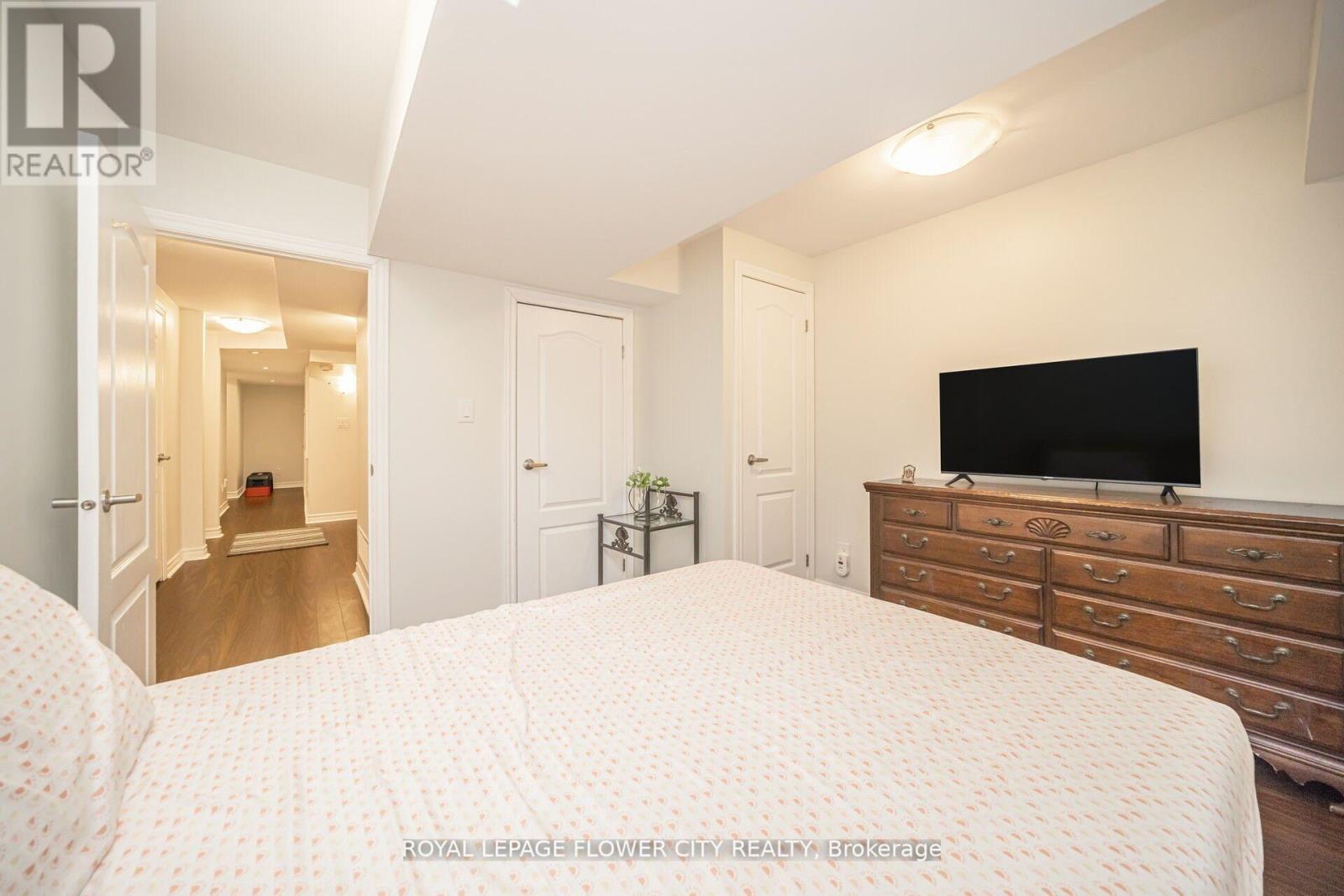 Photo 3 of 23 Eagle Trace Drive, Brampton ON