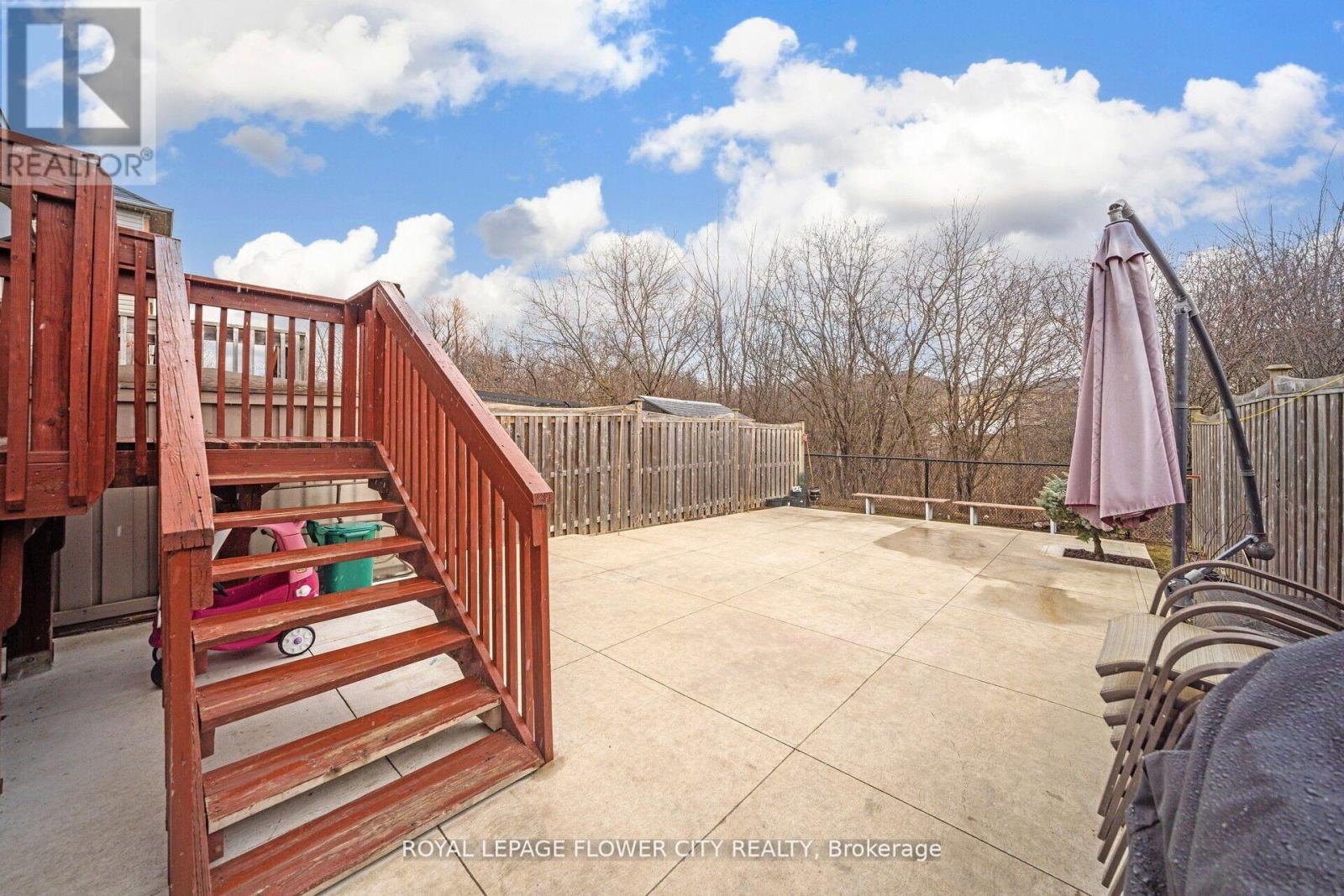Photo 5 of 23 Eagle Trace Drive, Brampton ON