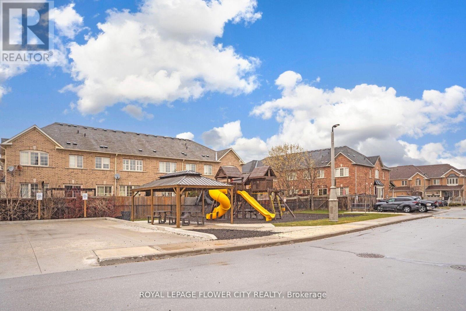Photo 38 of 23 Eagle Trace Drive, Brampton ON