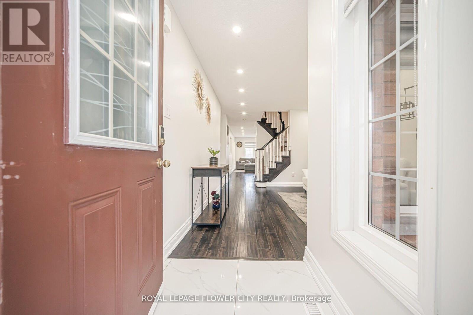 Photo 9 of 23 Eagle Trace Drive, Brampton ON
