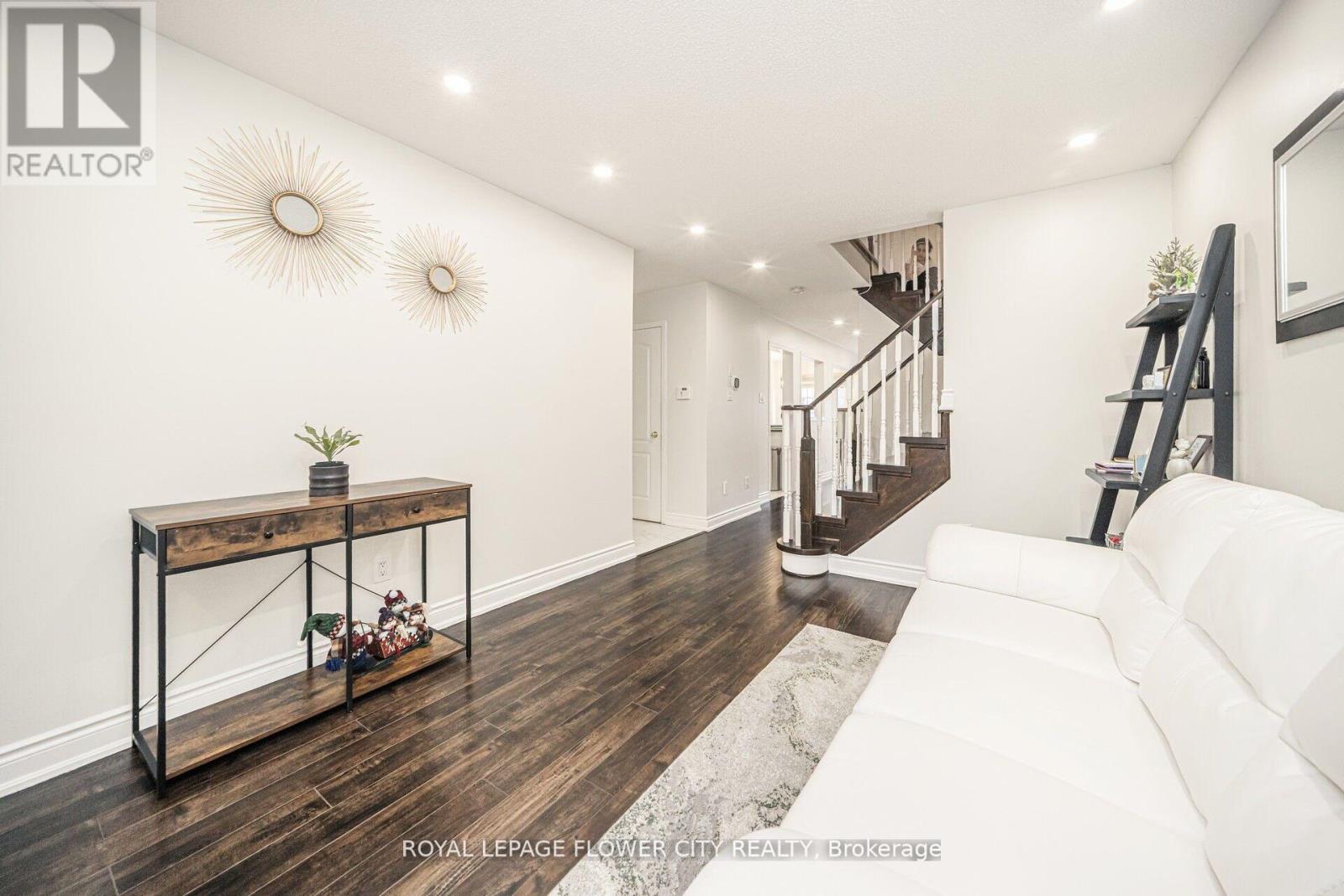 Photo 18 of 23 Eagle Trace Drive, Brampton ON