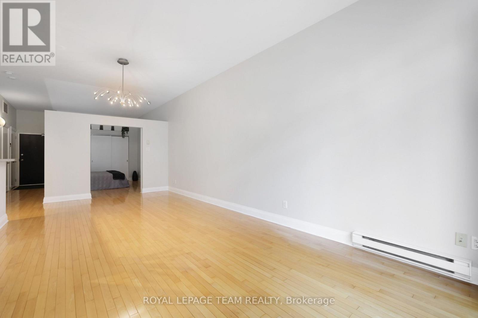 Photo 10 of 203 300 Powell Avenue, Ottawa ON