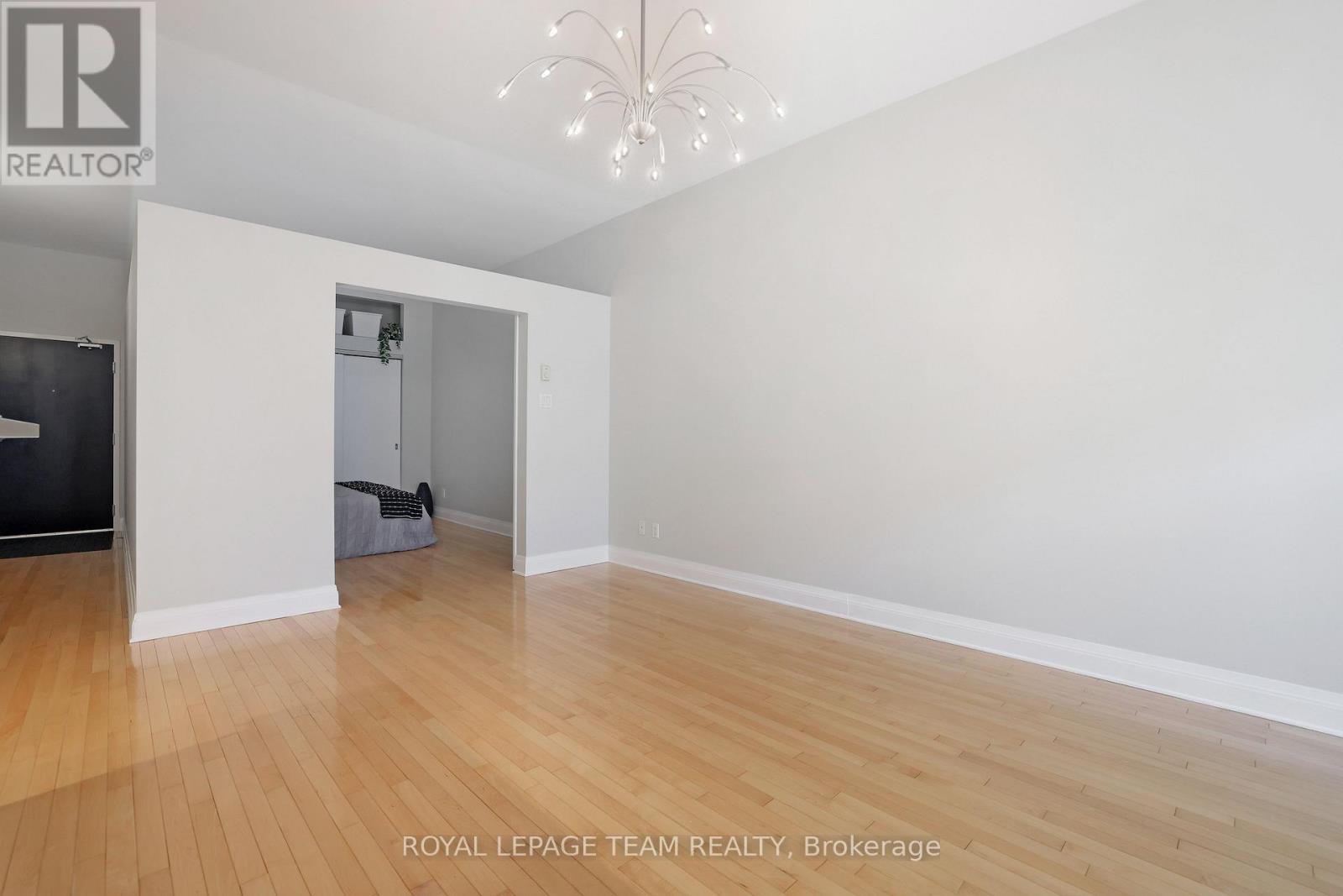 Photo 19 of 203 300 Powell Avenue, Ottawa ON