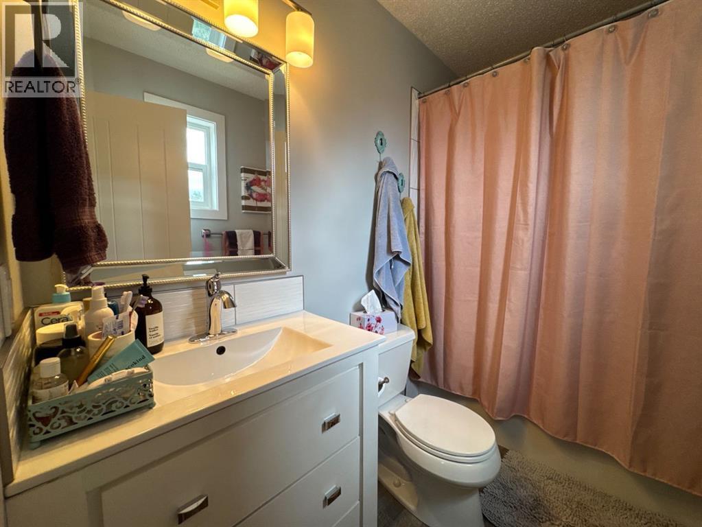 Photo 9 of 12 Rutherford Drive, Red Deer AB