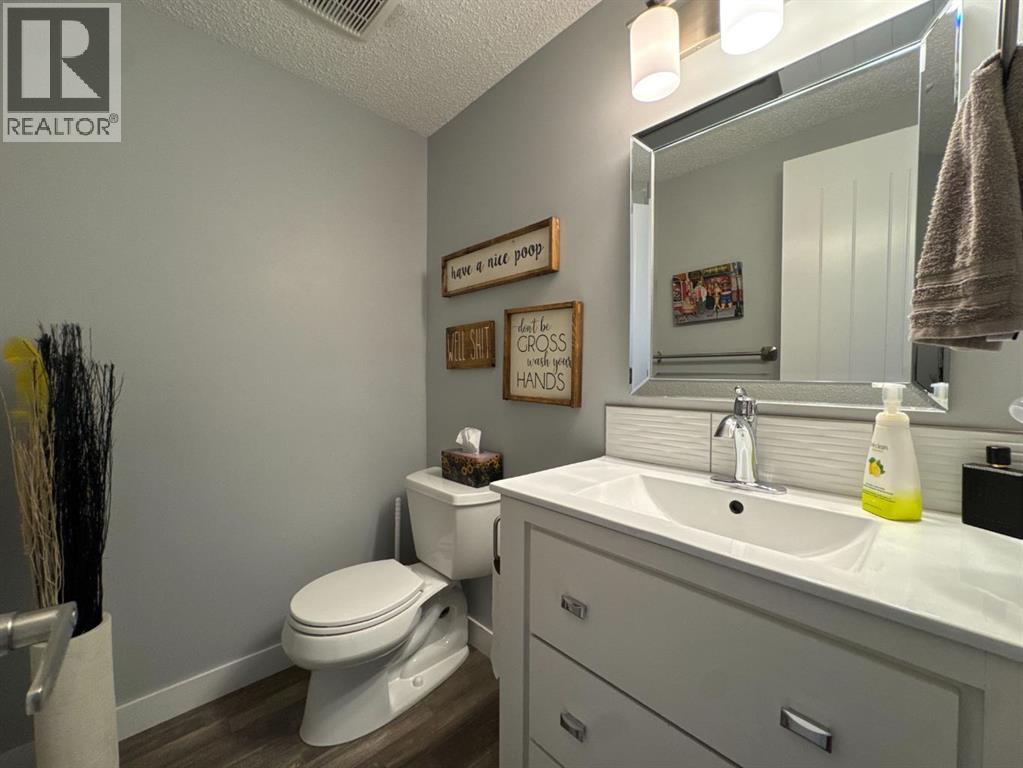 Photo 7 of 12 Rutherford Drive, Red Deer AB