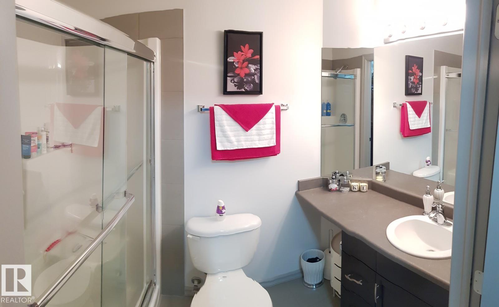 Photo 3 of 117 2204 44 Av Nw, Edmonton AB