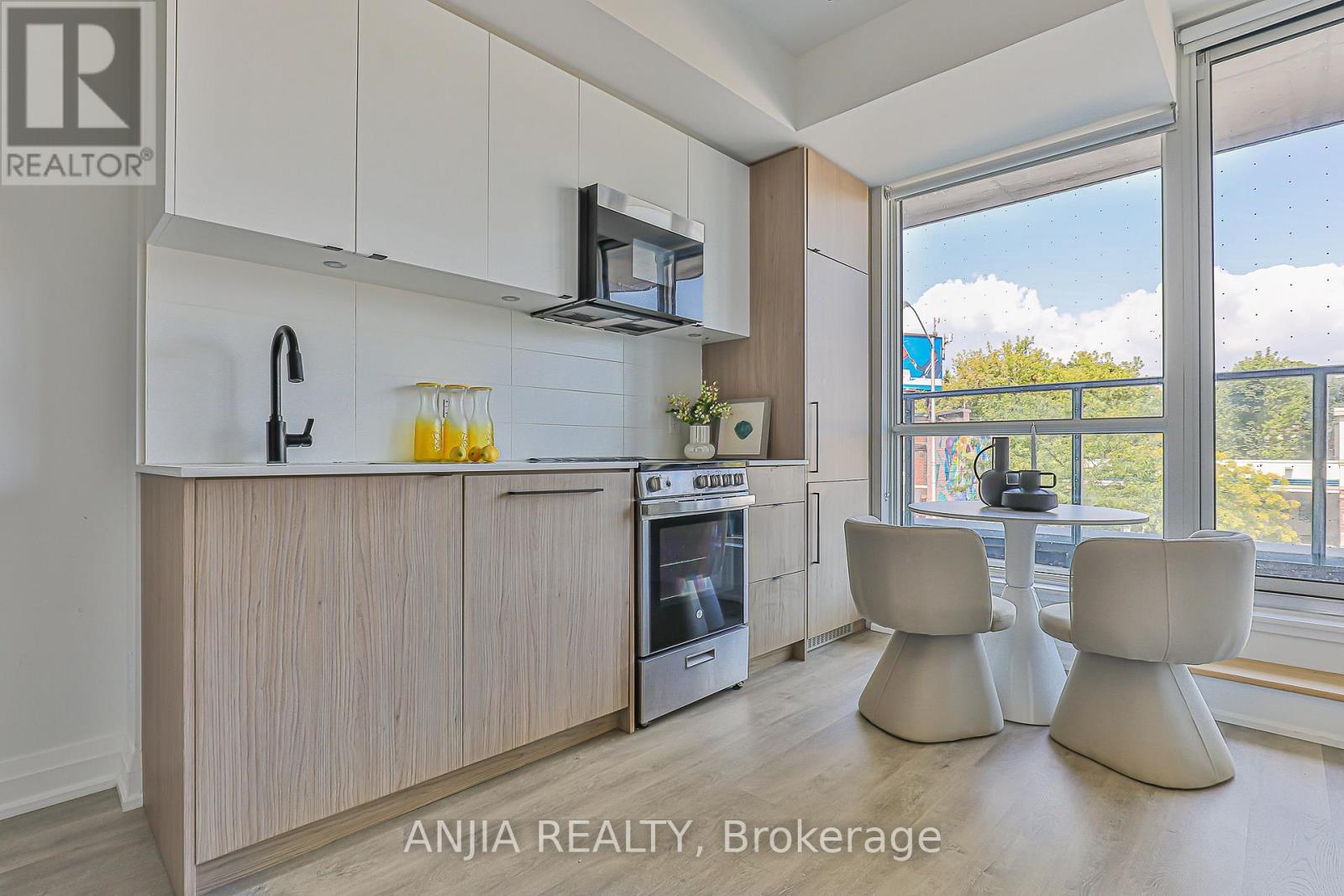 Photo 42 of 207 2369 Danforth Avenue, Toronto ON