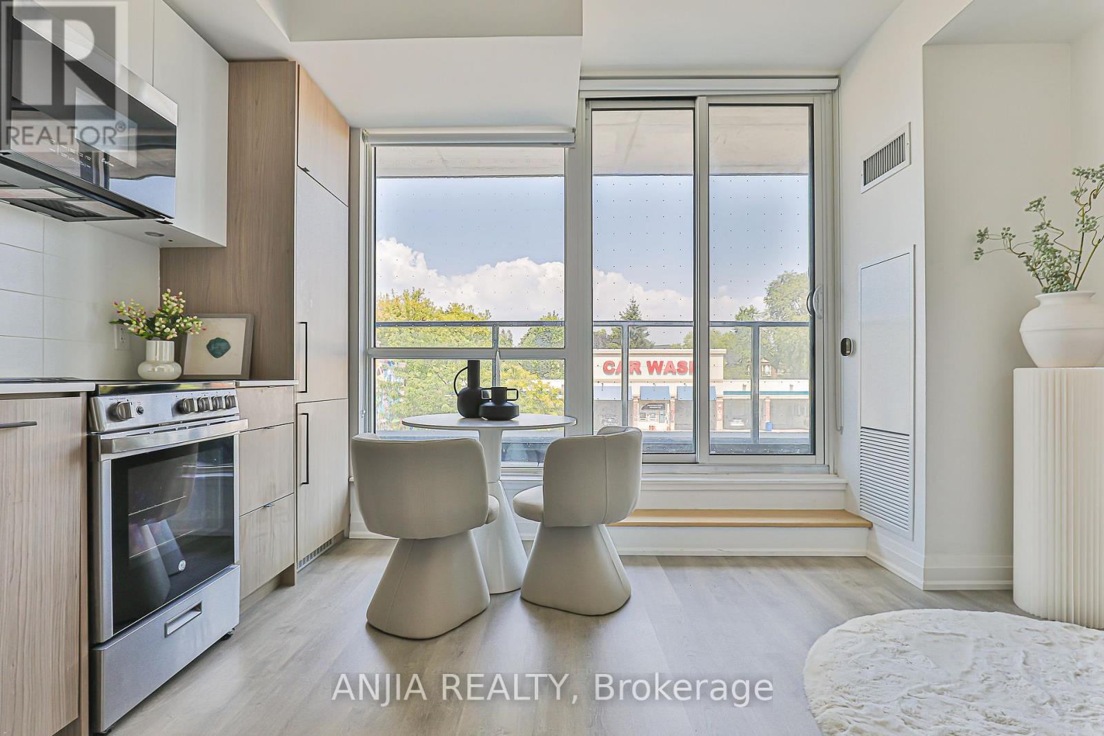 Photo 31 of 207 2369 Danforth Avenue, Toronto ON