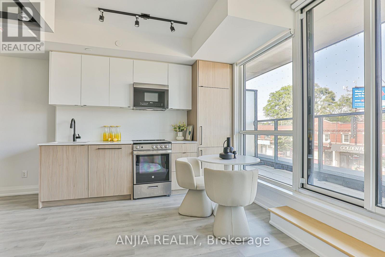 Photo 7 of 207 2369 Danforth Avenue, Toronto ON