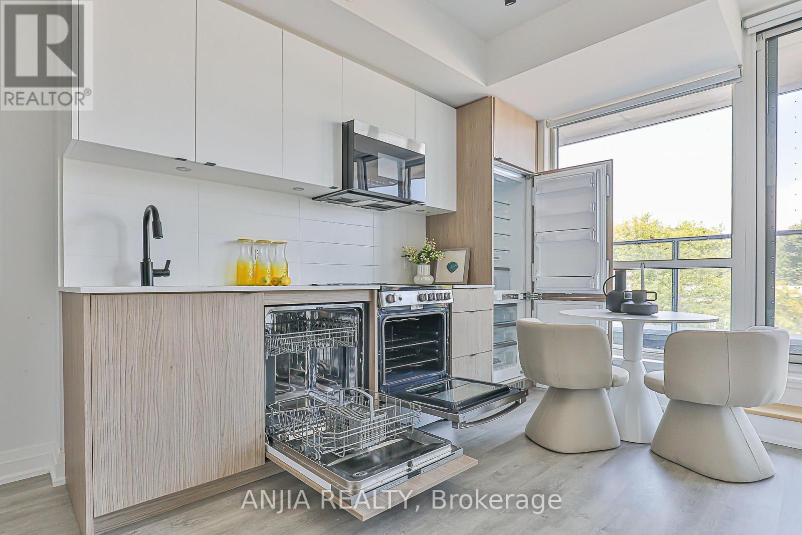 Photo 29 of 207 2369 Danforth Avenue, Toronto ON