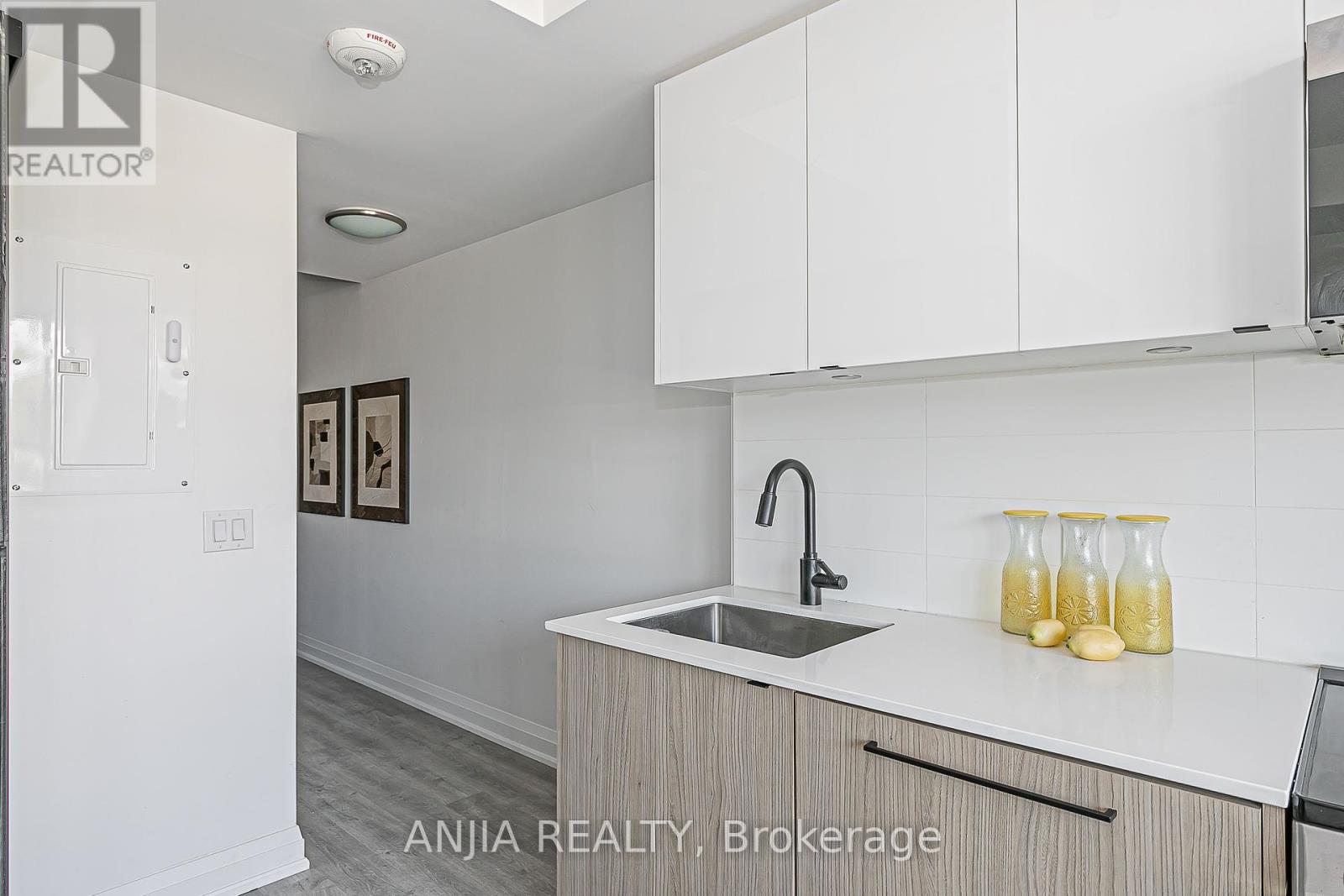 Photo 24 of 207 2369 Danforth Avenue, Toronto ON