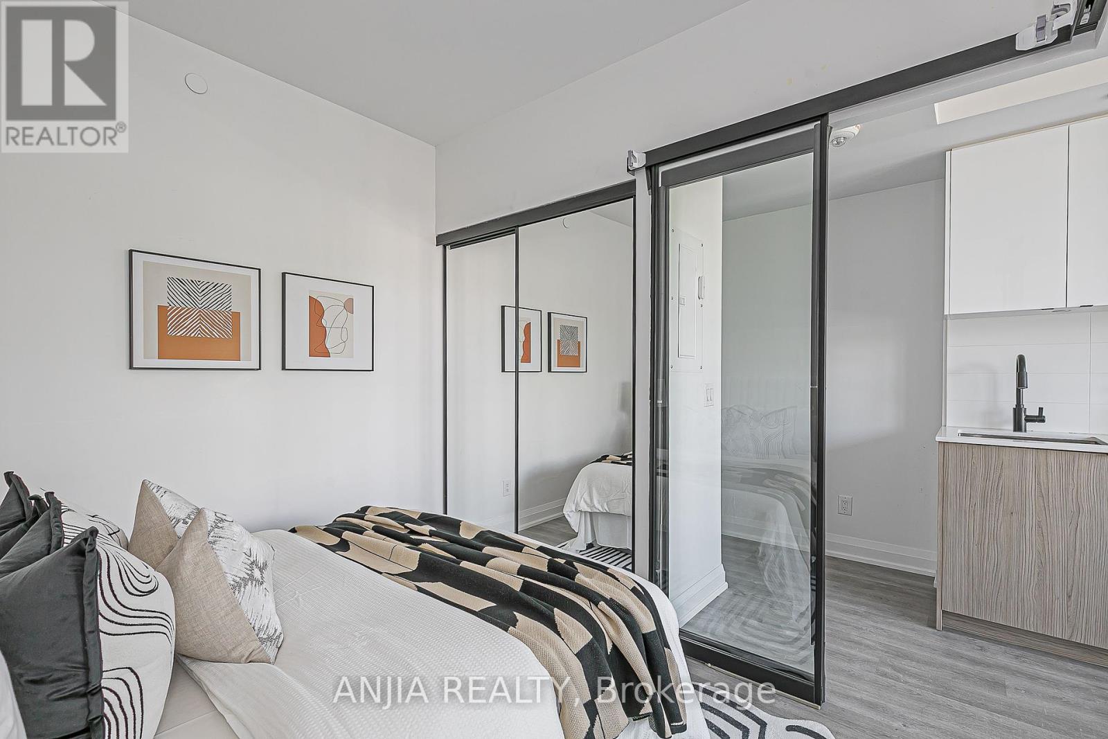 Photo 27 of 207 2369 Danforth Avenue, Toronto ON