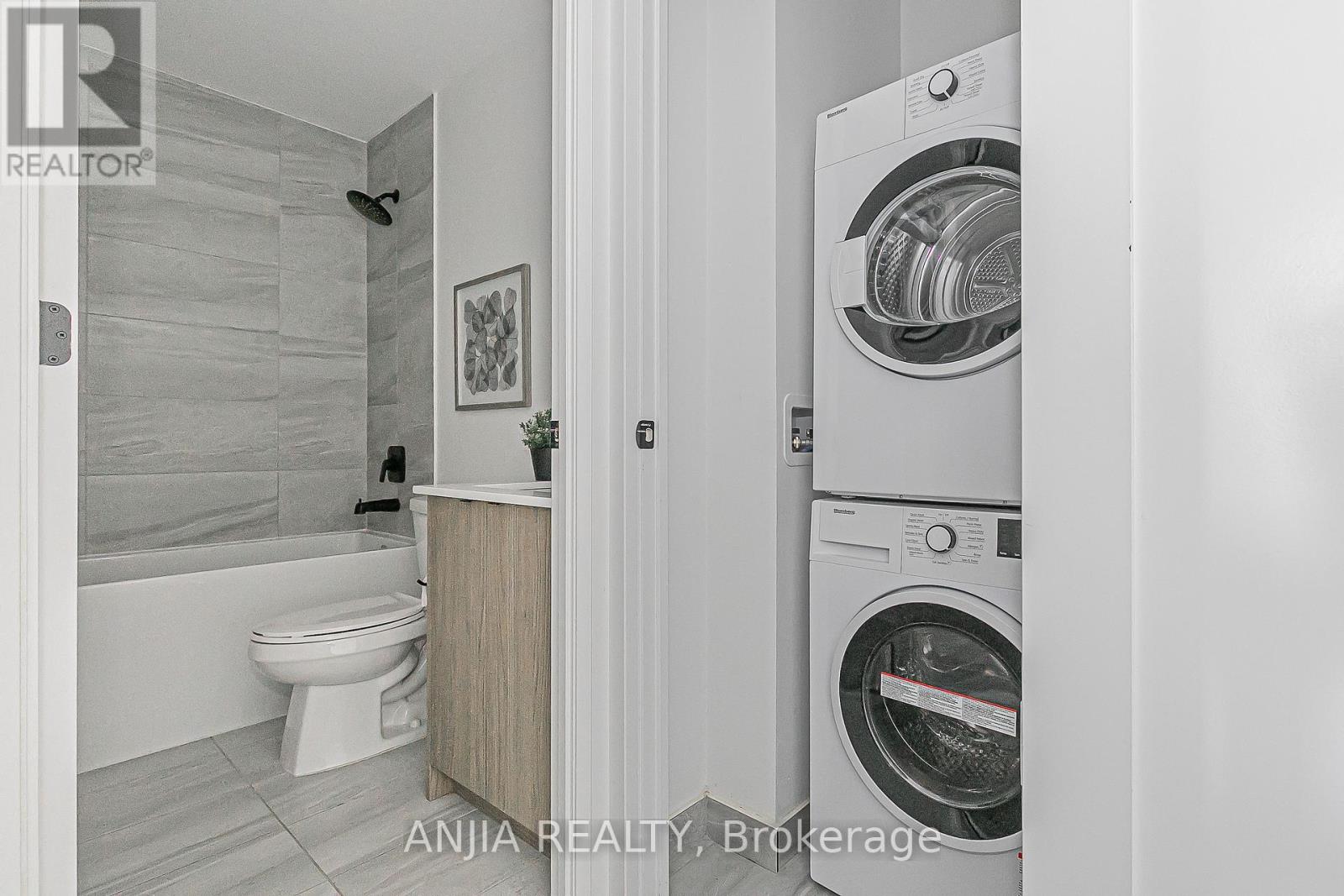 Photo 6 of 207 2369 Danforth Avenue, Toronto ON