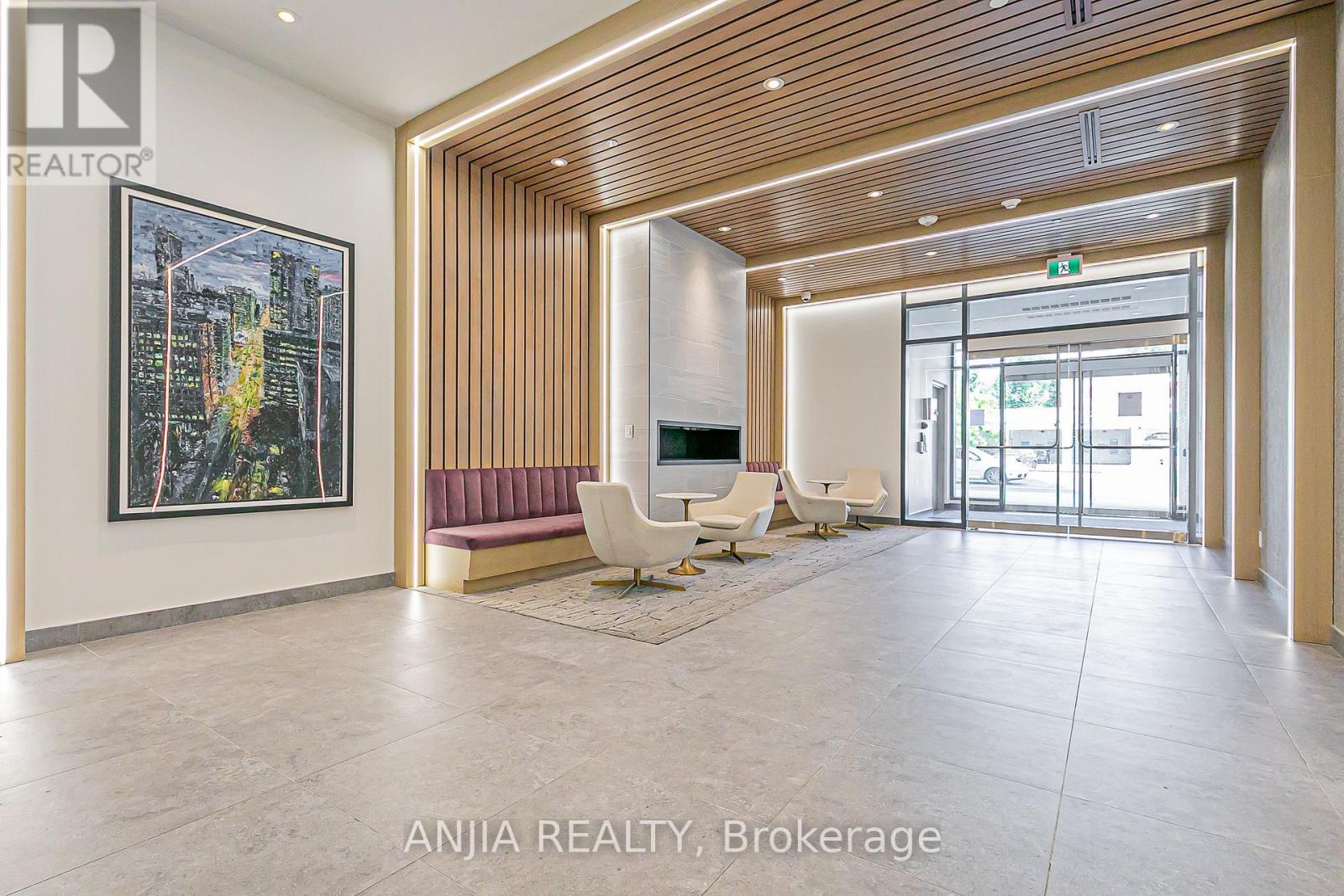 Photo 4 of 207 2369 Danforth Avenue, Toronto ON
