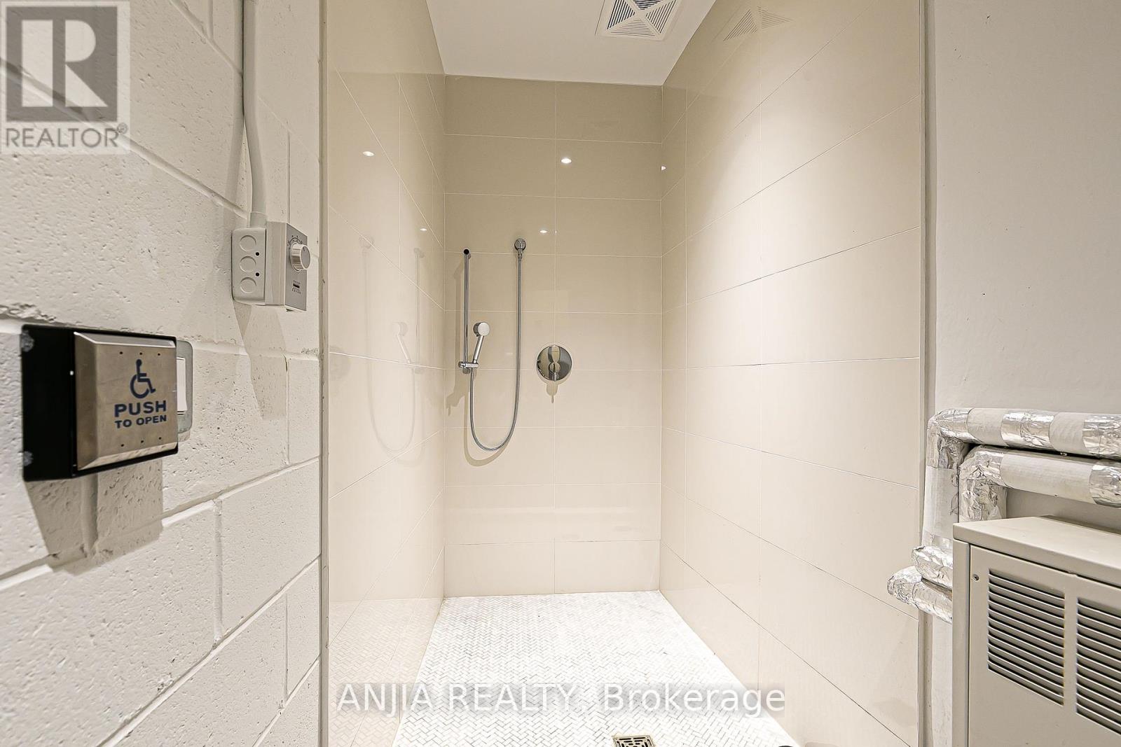 Photo 14 of 207 2369 Danforth Avenue, Toronto ON