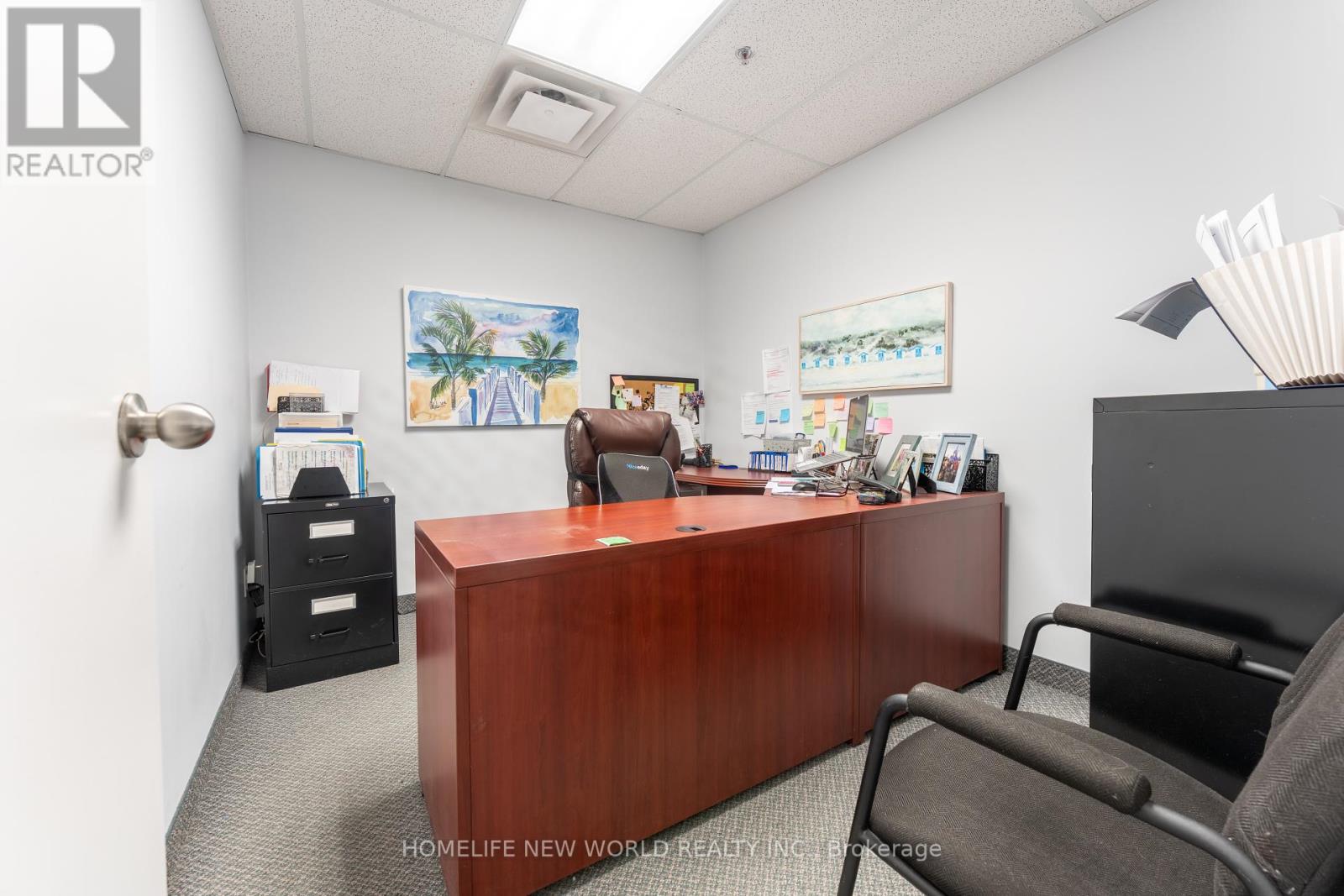 Photo 10 of 1 145 Royal Crest Court, Markham ON