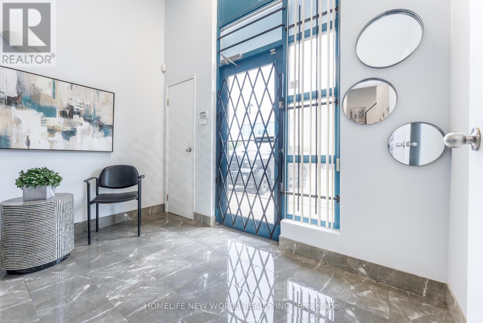 Photo 4 of 1 145 Royal Crest Court, Markham ON