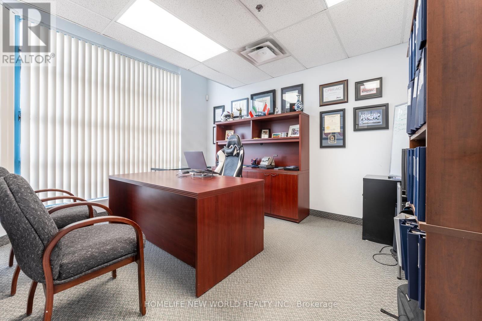 Photo 5 of 1 145 Royal Crest Court, Markham ON