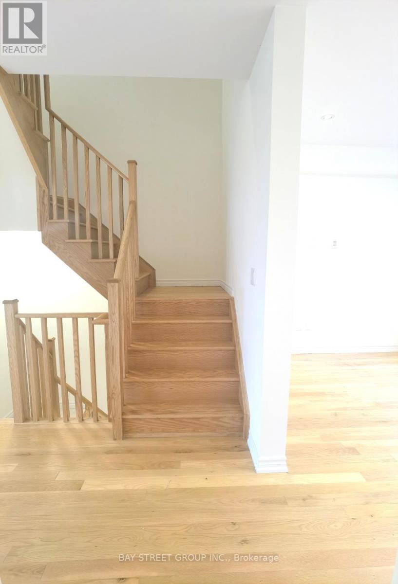 Photo 7 of 8 Massachusetts Lane, Markham ON