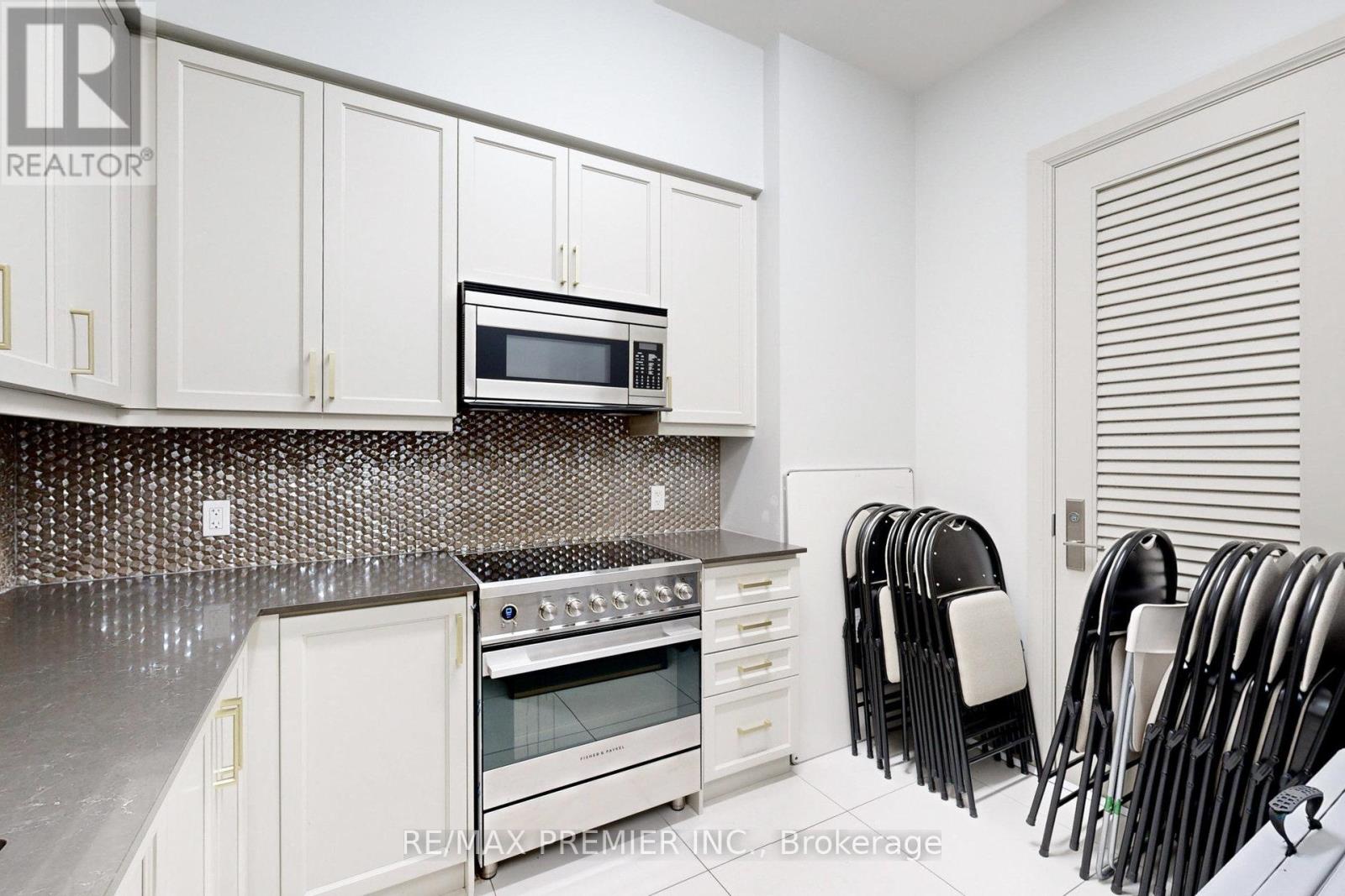 Photo 13 of Suite 1907 9085 Jane Street, Vaughan ON