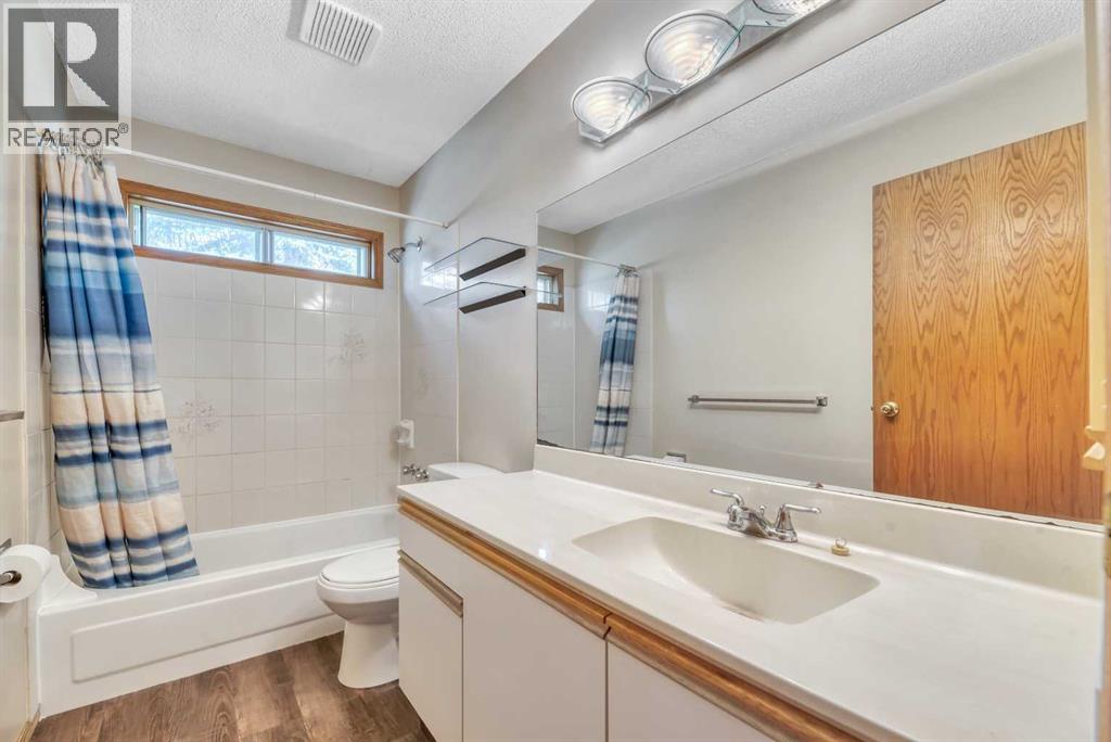 Single Family House for Sale in  Riverglen Park SE Riverbend Calgary 