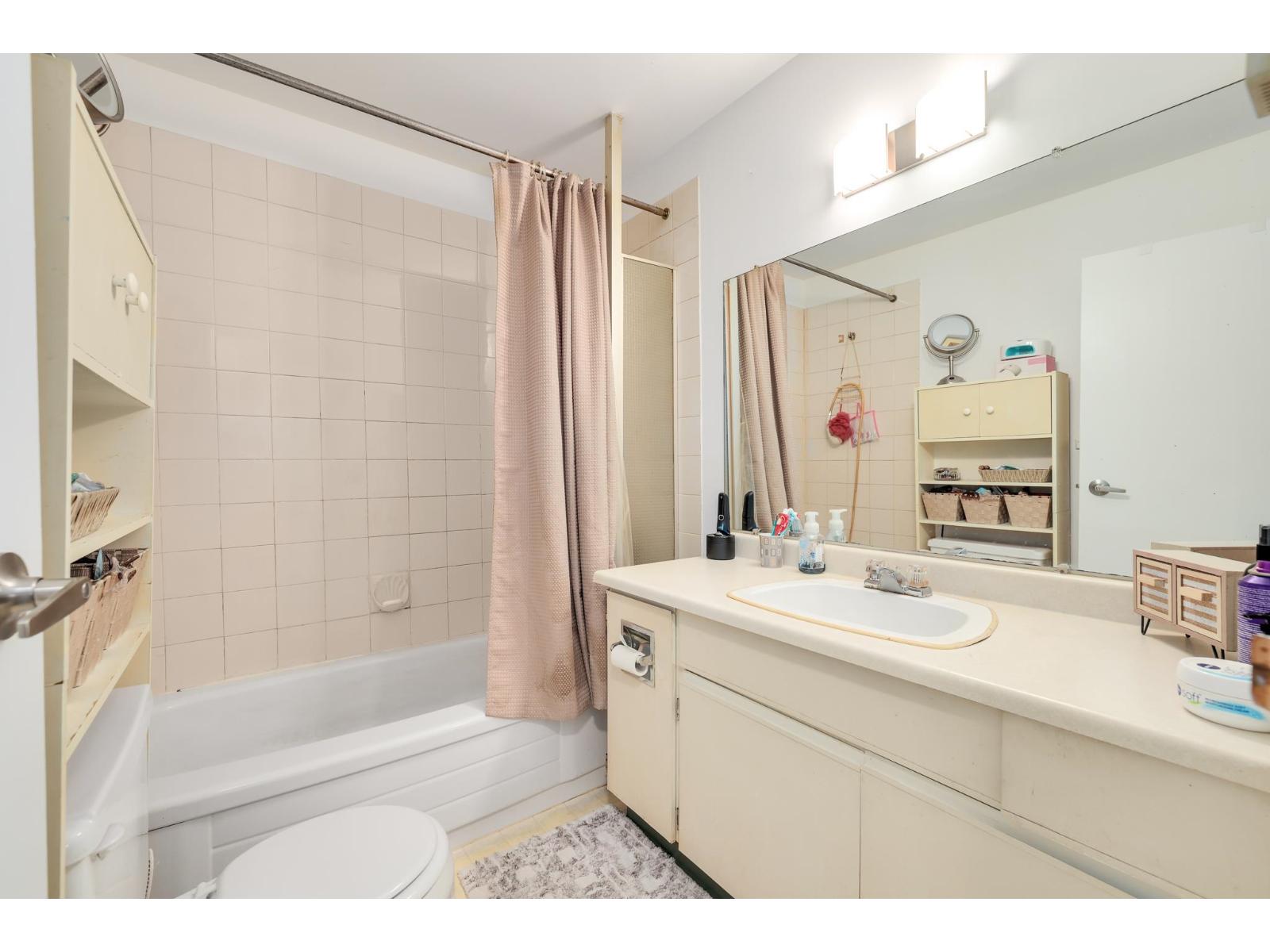 Photo 14 of 10582 Holly Park Lane, Surrey BC