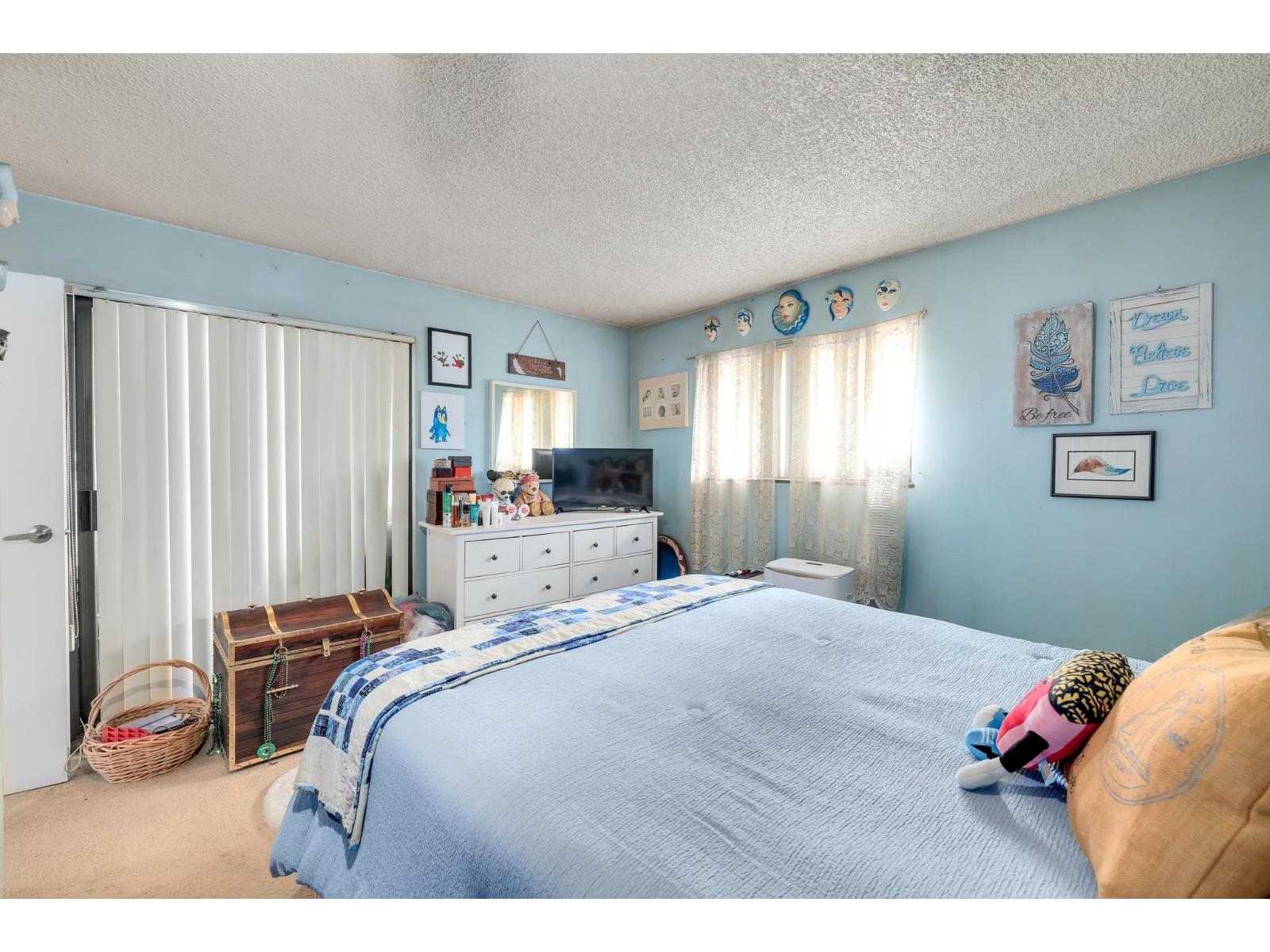 Photo 12 of 10582 Holly Park Lane, Surrey BC