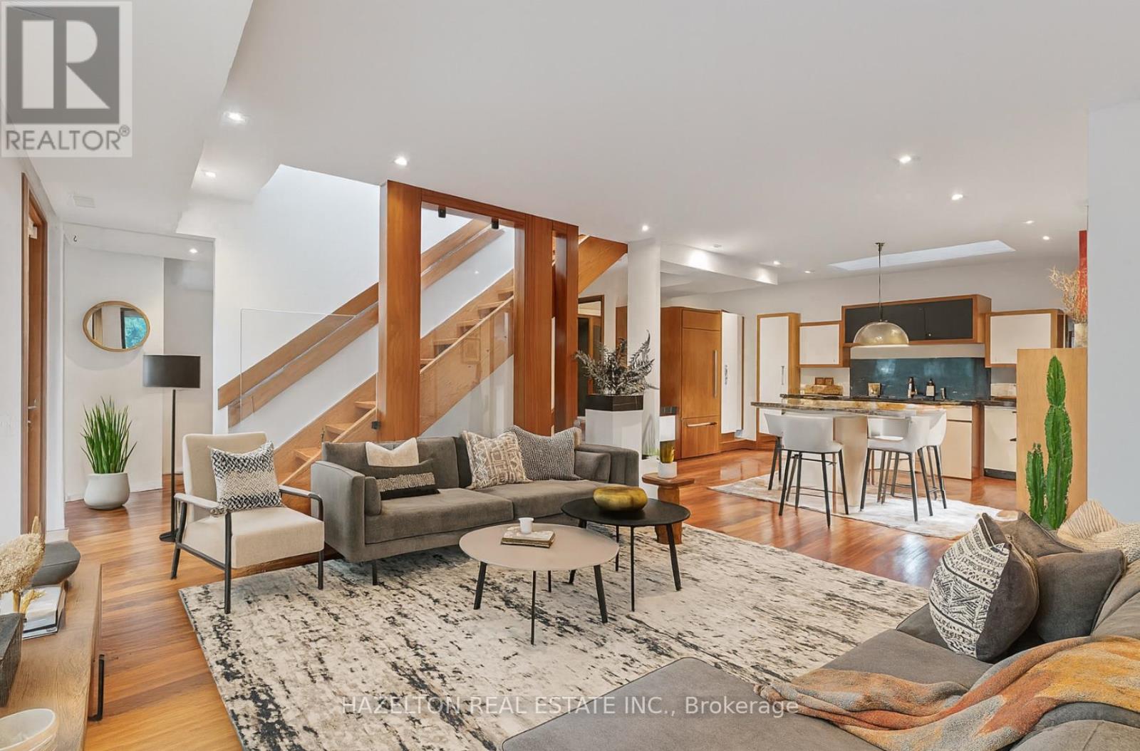 Photo 11 of 32 Regal Road, Toronto ON