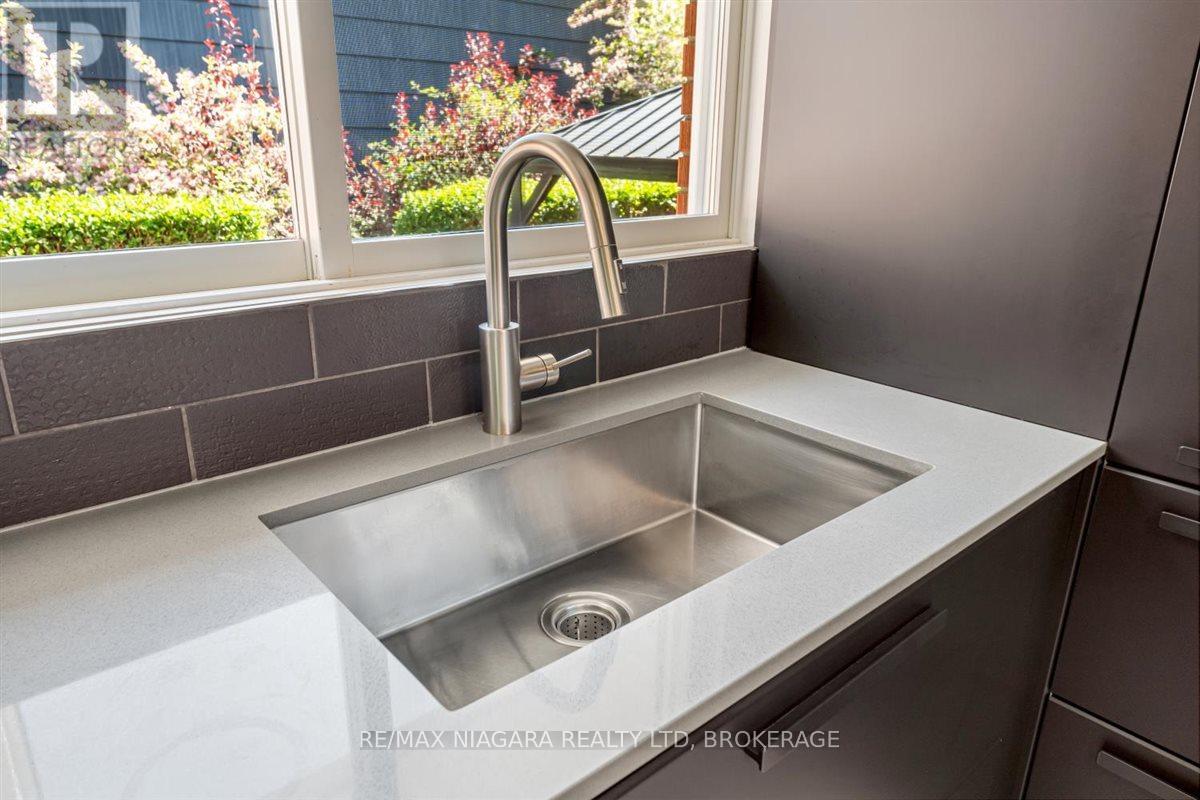 Photo 11 of 62 Oakridge Crescent E, Port Colborne ON