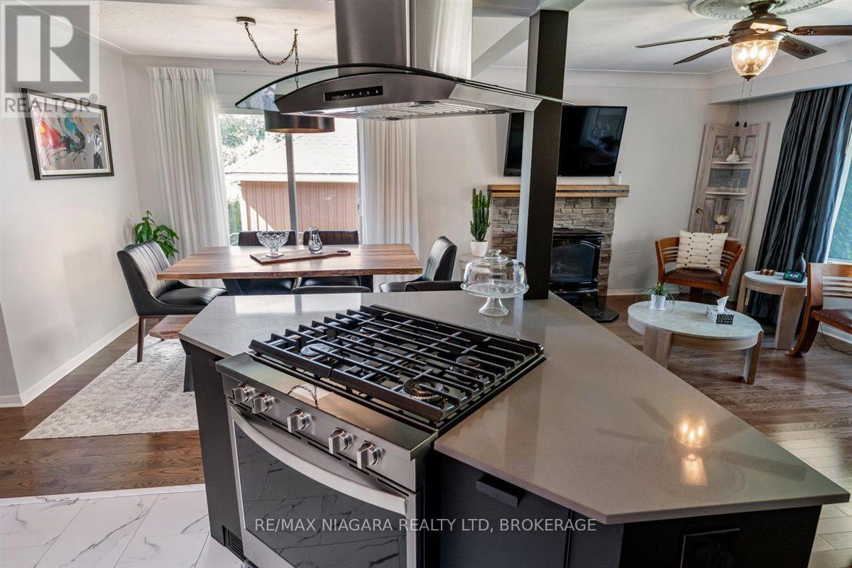 Photo 12 of 62 Oakridge Crescent E, Port Colborne ON