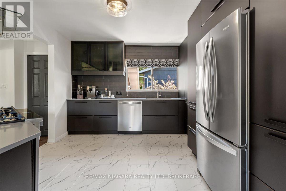 Photo 14 of 62 Oakridge Crescent E, Port Colborne ON