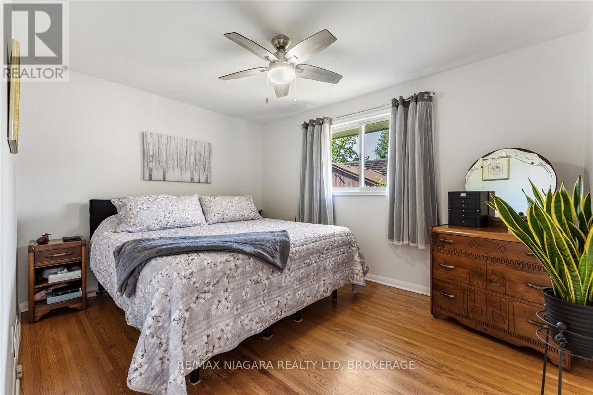 Photo 16 of 62 Oakridge Crescent E, Port Colborne ON