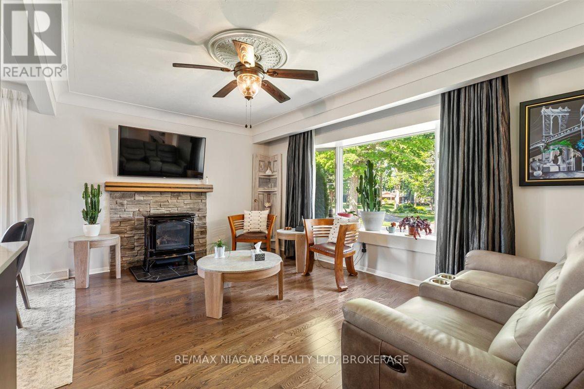 Photo 6 of 62 Oakridge Crescent E, Port Colborne ON