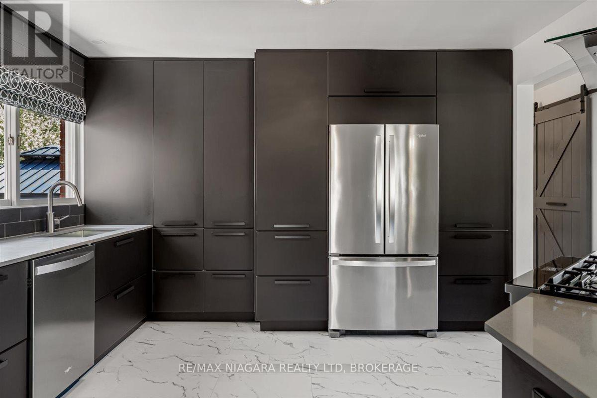 Photo 9 of 62 Oakridge Crescent E, Port Colborne ON
