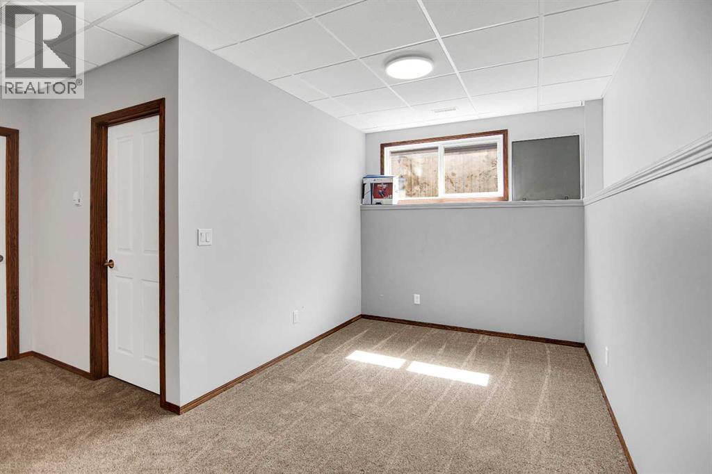 Photo 38 of 38 Woodbine Avenue Nw, Blackfalds AB