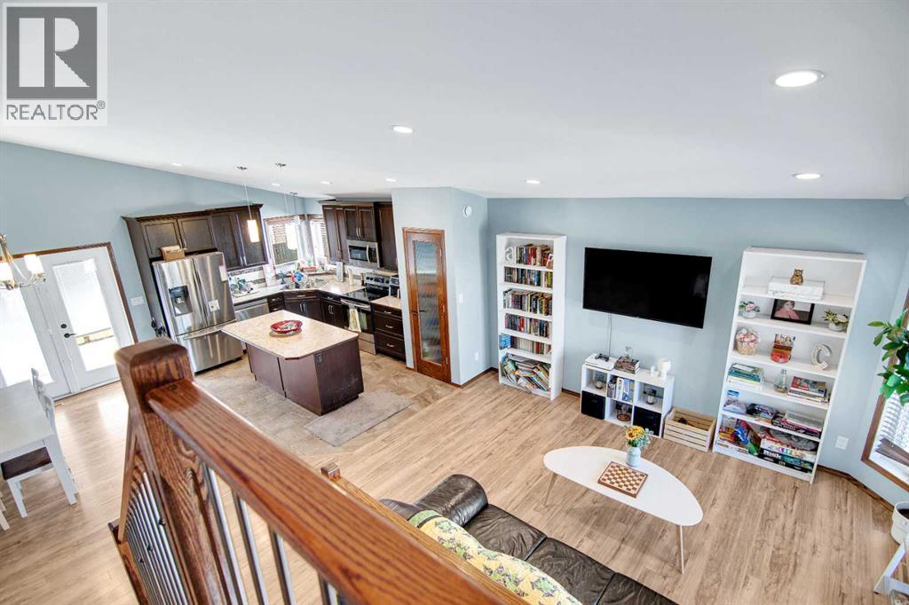 Photo 4 of 38 Woodbine Avenue Nw, Blackfalds AB