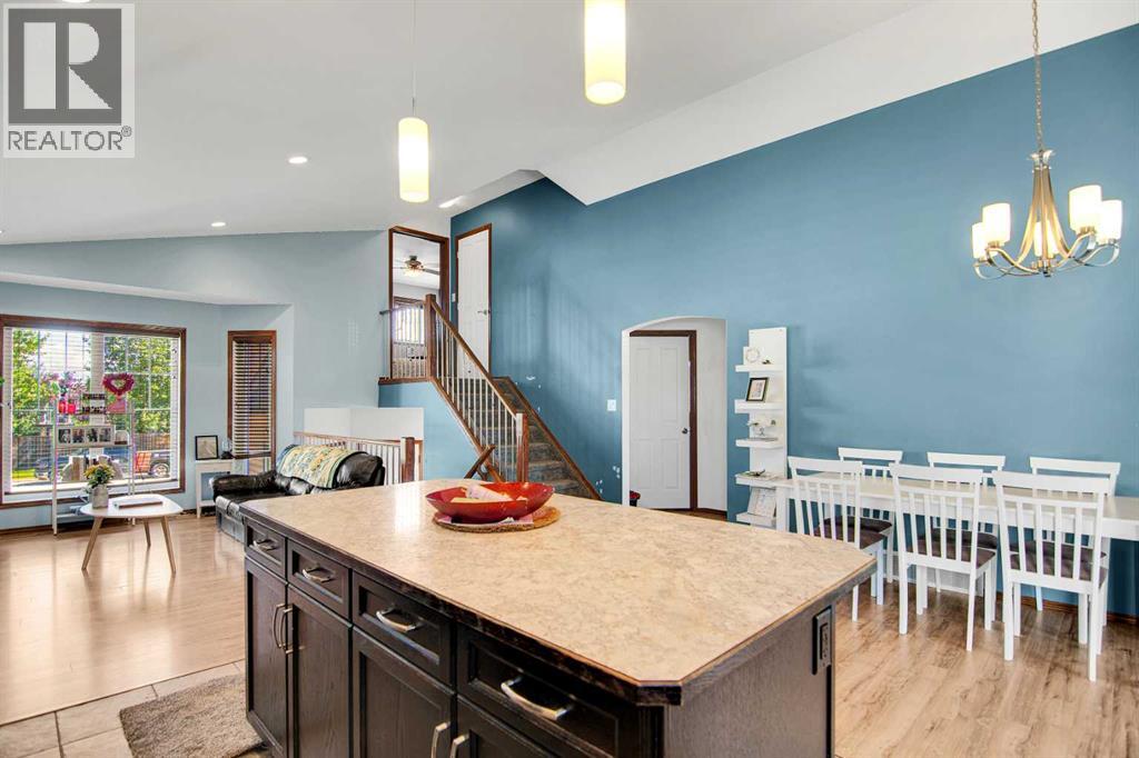 Photo 9 of 38 Woodbine Avenue Nw, Blackfalds AB