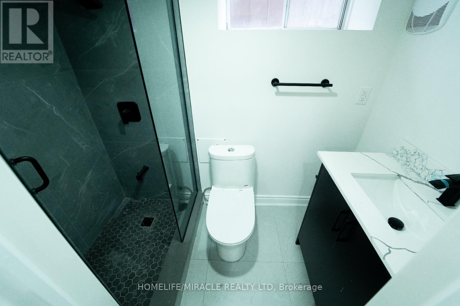Photo 5 of 402 Upper Paradise Road, Hamilton ON