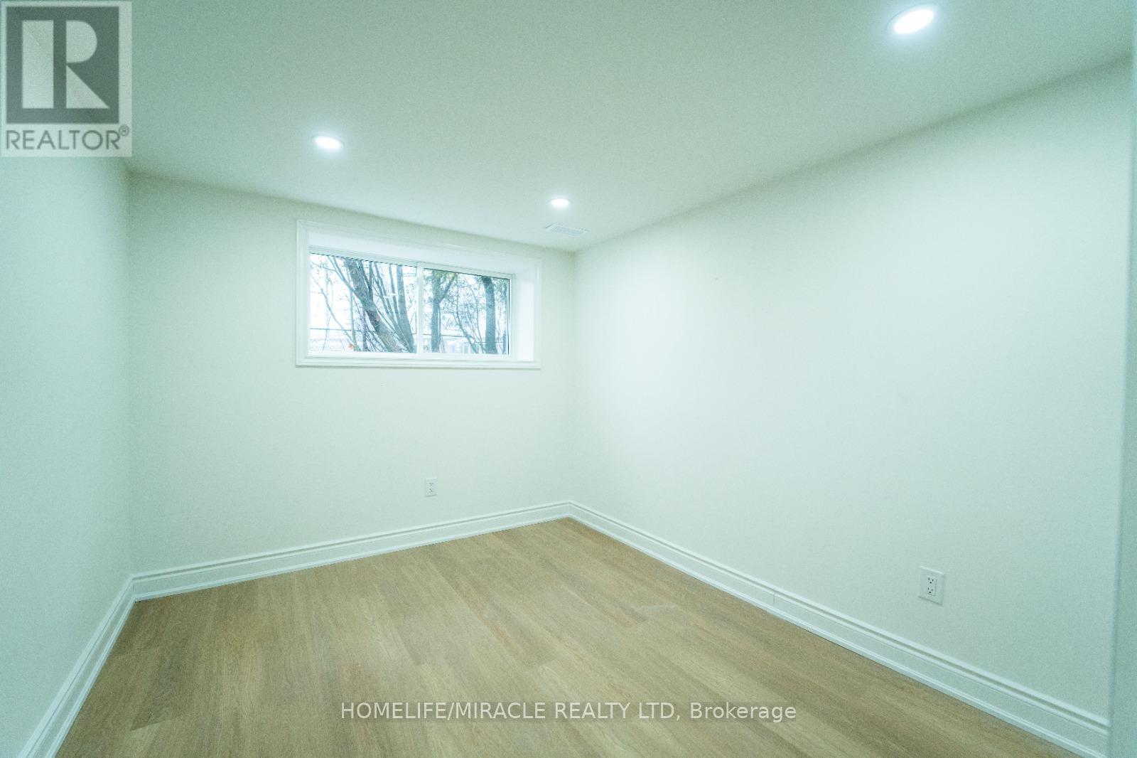 Photo 9 of 402 Upper Paradise Road, Hamilton ON