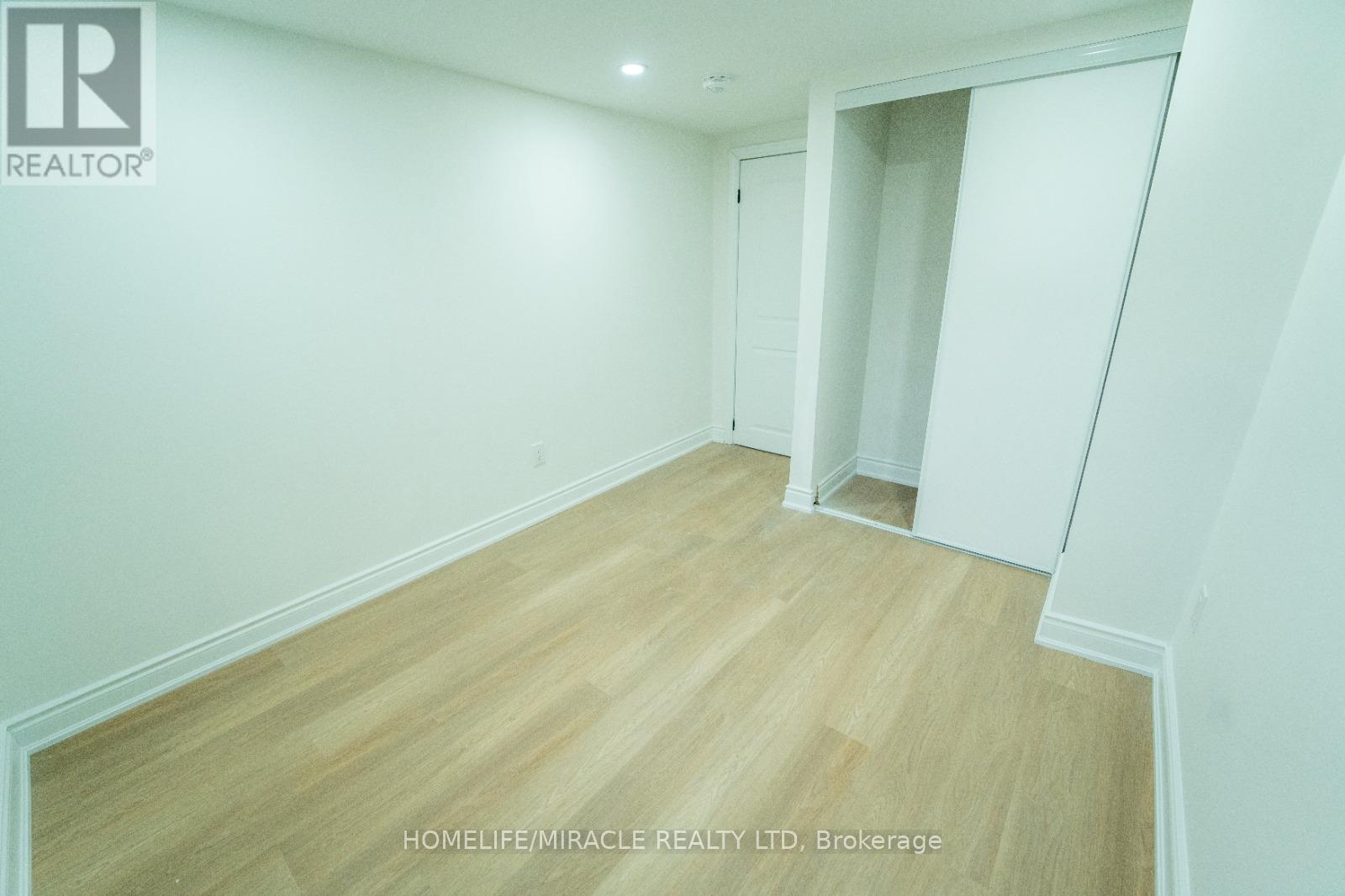 Photo 8 of 402 Upper Paradise Road, Hamilton ON