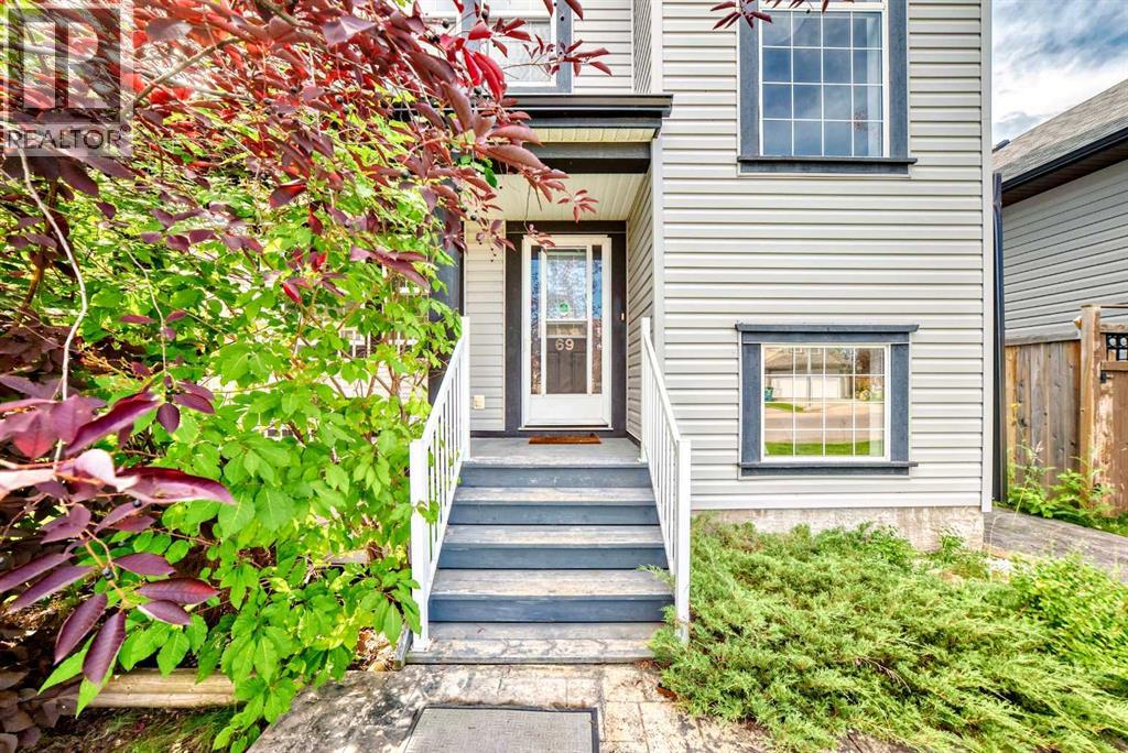 Single Family House for Sale in  Everglen Way SW Evergreen Calgary 