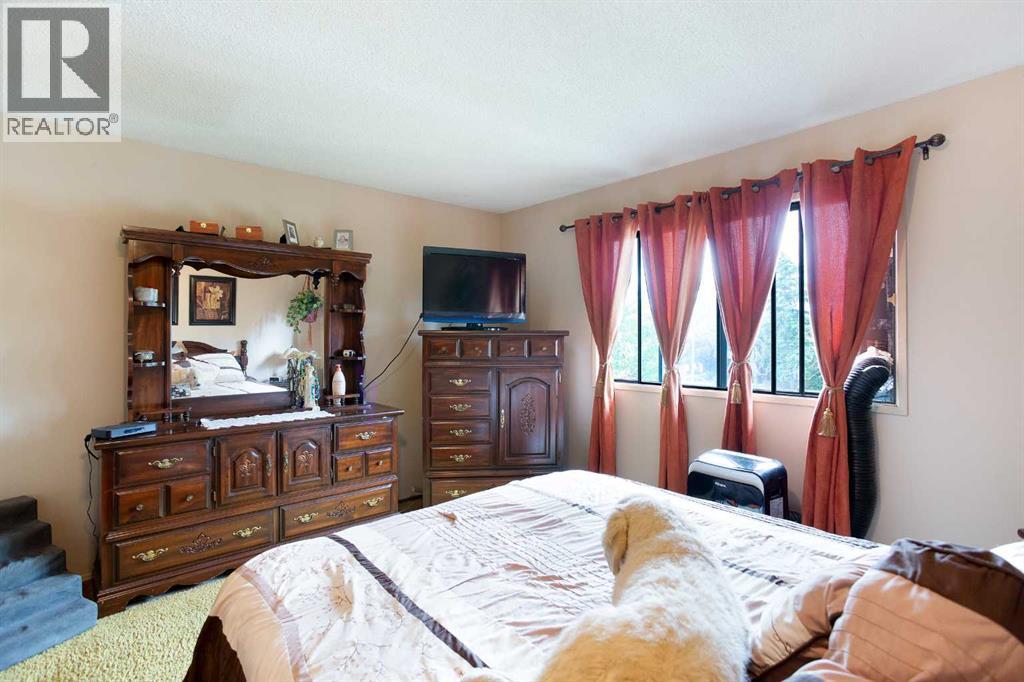 Single Family House for Sale in  Whiteridge Place NE Whitehorn Calgary 