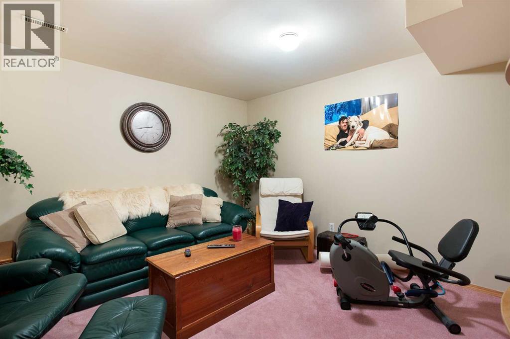 Single Family House for Sale in  Whiteridge Place NE Whitehorn Calgary 