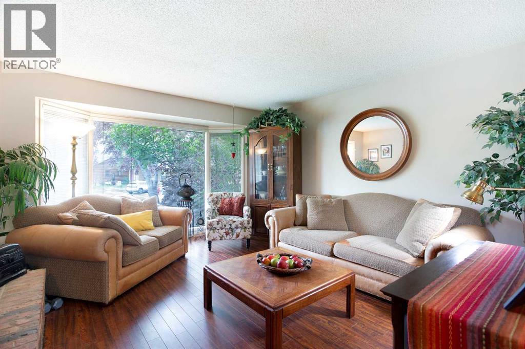 Single Family House for Sale in  Whiteridge Place NE Whitehorn Calgary 